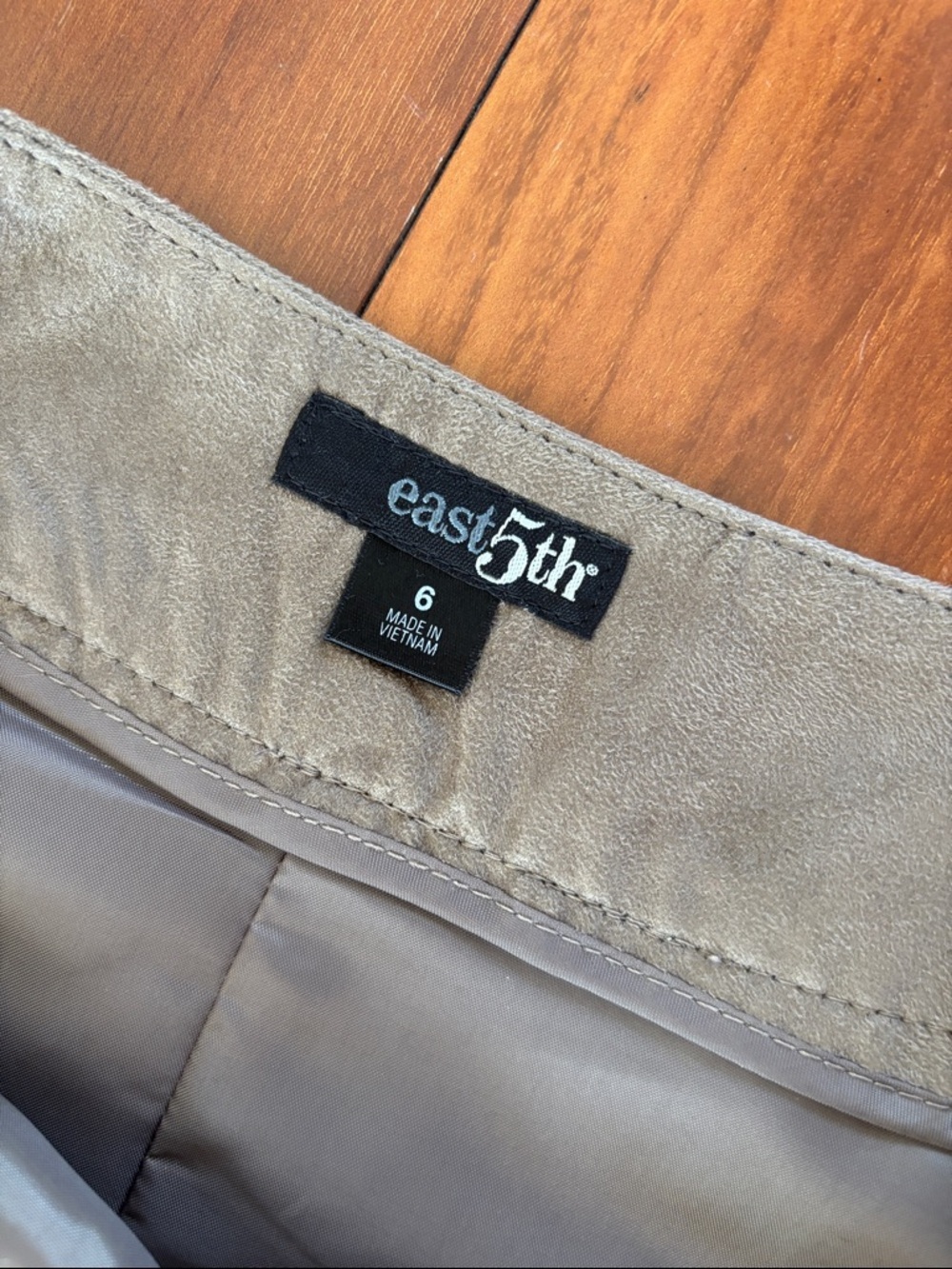 NWT faux suede skirt - Picture 4 of 11